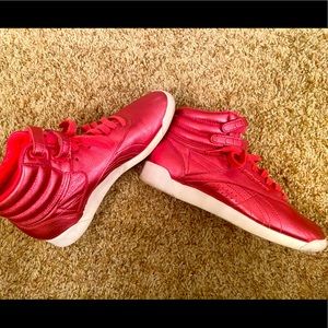 Retro Reebok Classic Women’s Magenta metallic